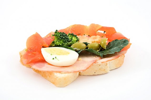 Chlebíček s uzeným lososem