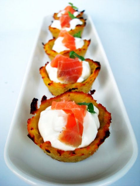 Cibulové košíčky s uzeným lososem