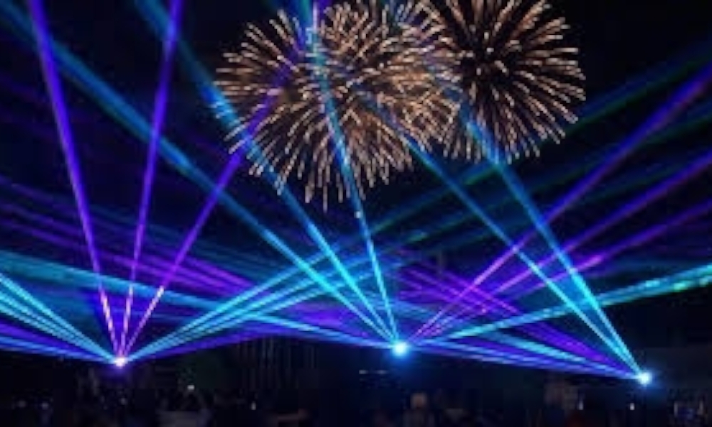 OHŇOSTROJ ALEBO LASEROVÁ ŠOU