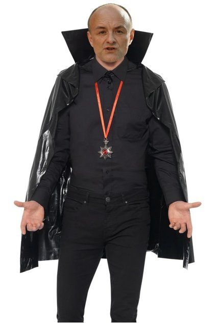 Černý upírský plášť