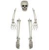 Lidská kostra vylézající z hrobu - dekorace na Halloween