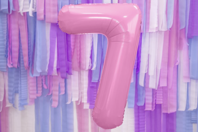 Balónky s čísly a písmeny vylepší každou oslavu