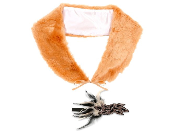 Béžový kožíšek s čelenkou 20. léta