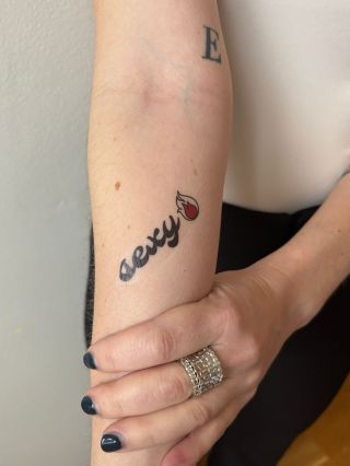 Pro rebelky, co si rozlučku užijí po svém. 🔥 Všechny najdeš na partyskin.cz ✨ #PartySkin