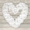 Dekorativní květinové srdce bílé, 40 cm