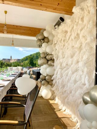 Originální dekorace, jemné detaily a výhled, který bere dech. S Partywall se slaví stylově 🤍 #fotostena #balonkovavyzdoba...