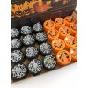 led svítící svíčky na dekoraci halloween dýně pavučina