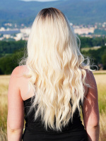  Ombré blond vlnitá paruka ze syntetických vlasů.