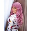 Pastelově růžová vlnitá paruka s ofinou ze syntetických vlasů