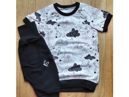 Pyžamko krátké s papírovými vlaštovkami