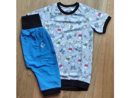 Pyžamko krátké s autorským motivem Zaječí party s modrými spodkami