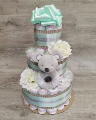 Neutrální dortík #babyboy #babygirl #baby #dort #cake #dortknarozenimiminka #dortzplenek #plenkovydort #diapercakeideas...