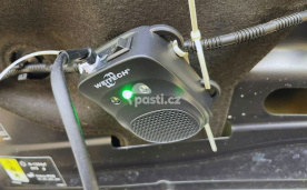  Plašič Weitech WK 0508 instalovaný ve voze