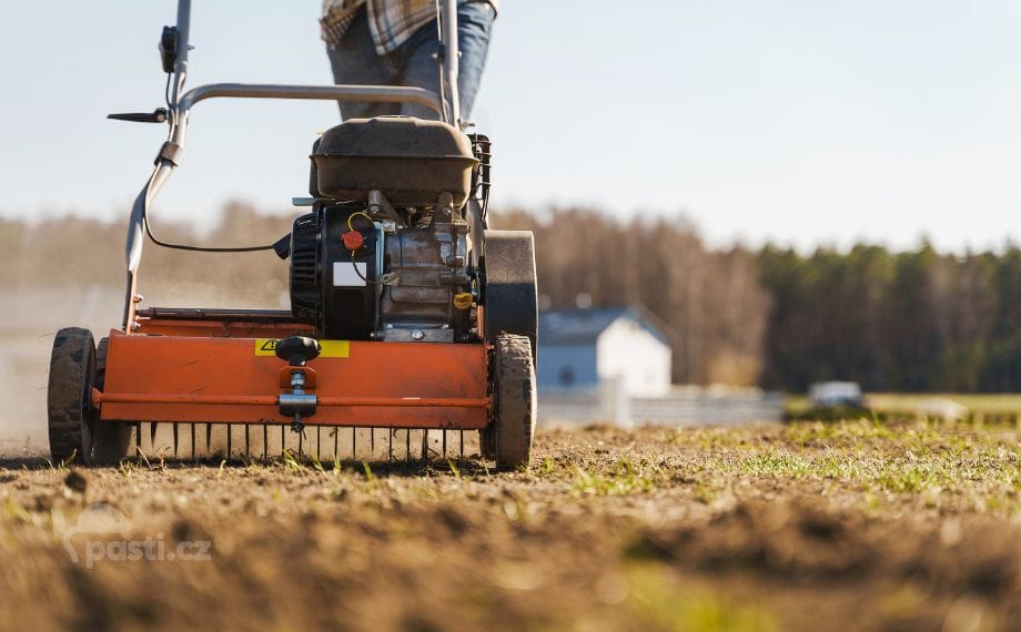 vertikutator-travniku