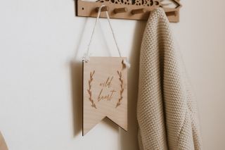 Dřevěné vlaječky do dětského pokojíčku vám vyrobím se jménem nebo libovolným nápisem. ❤ #paulinkreativ #detskypokoj...