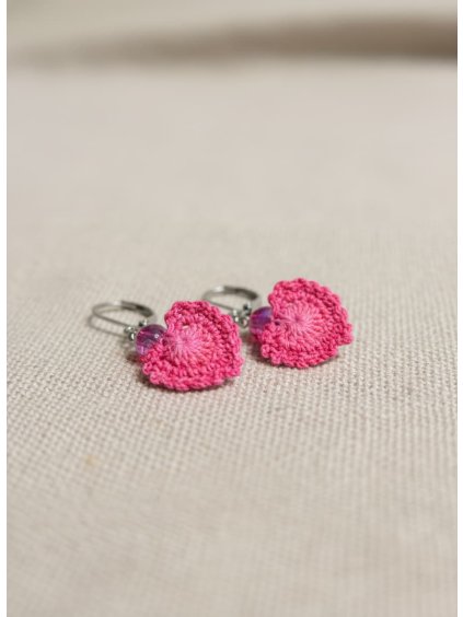 Někdy stačí jen maličkost, která vás zklidní. Tichý dotek, který připomene lásku, blízkost a to, že v tom nejste sama.