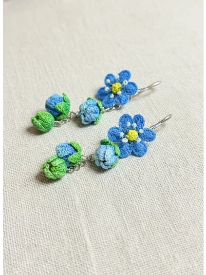 výrazné náušnice modrá barva