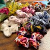 Scrunchie – XL vzory gumičky  Gumičky pro vaše vlasy