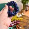 Scrunchies – jemné objetí pro vaše vlasy