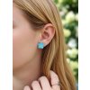 Proč si zamilovat pomněnkové náušnice Paulyn Charm:  Symbol věrnosti, něžné lásky a vzpomínek  Ručně háčkované micro crochet technikou – každý pár je originál  Lehoučké a pohodlné na nošení po celý den  Jemná modrá barva zvýrazní oči a rozzáří pleť  Ideální dárek s hlubším významem  Šperk, který vypráví příběh a nese emoci