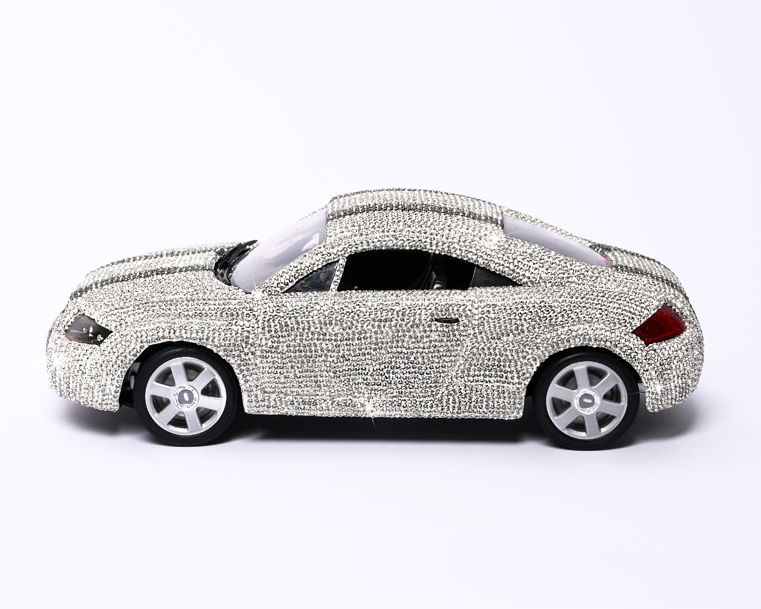 Levně Dekorativní auto AUDI s krystaly Swarovski