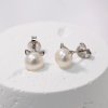 Stříbrné náušnice kočičky s říční perlou 21117.1