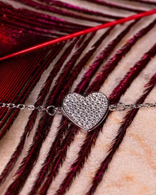 Náramek ve tvaru srdce se zirkony 💖 Dárek od srdce pro ty, na kterých vám záleží. Zadejte kód ZLASKY20 a získejte slevu 20 %.