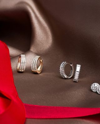 BUĎ NEPŘEHLÉDNUTELNÁ. ✨ lesk, který nelze přehlédnout.