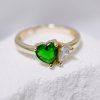 Pozlátený strieborný prsteň zelené srdiečko 15039.3 (Veľkosť 52 (priemer 16,6 mm))