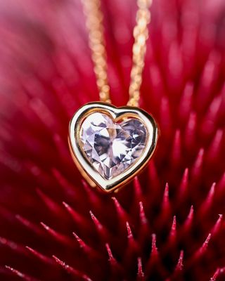 Klasika v moderním provedení ✨ Zlatý náhrdelník se srdcem se zirkonem ze 14karátového zlata.