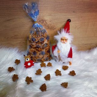 🎄Vianočné medovníčky pre psov 🐾 Chrumkavé medovníčky potešia malého aj veľkého chlpáča🐶 Z čoho sú vyrobené? Ovsené vločky...