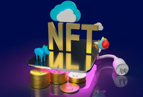 Ilustrácia nápisu NFT a Bitcoinu