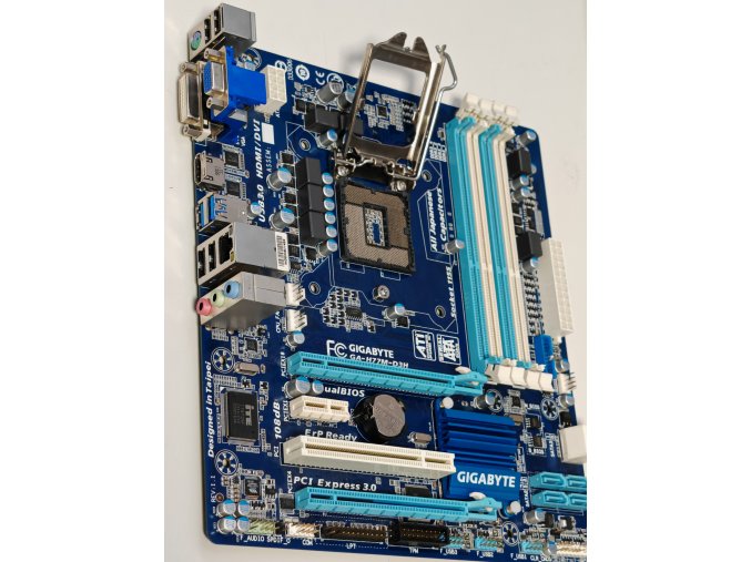 GIGABYTE H77-DS3H H77 chipset rev 1.1 alaplap - használt újszerű állapotban