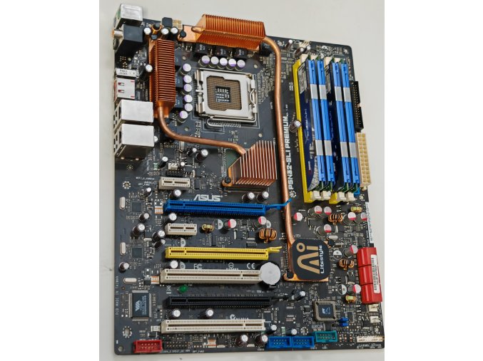 Asus P5N32-SLI Premium Intel LGA 775 ATX Alaplap – nForce 590 SLI Chipset, Multi VGA nVidia SLI támogatás