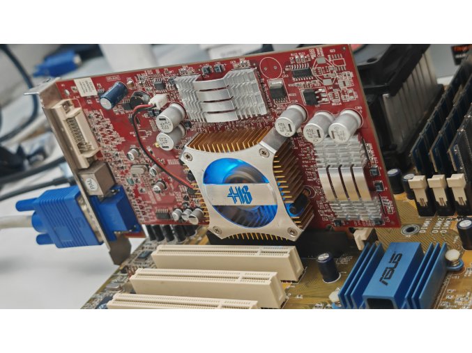 Radeon 9600XT  VIVo 256MB DDR  (128-bit) AGP Videokártya