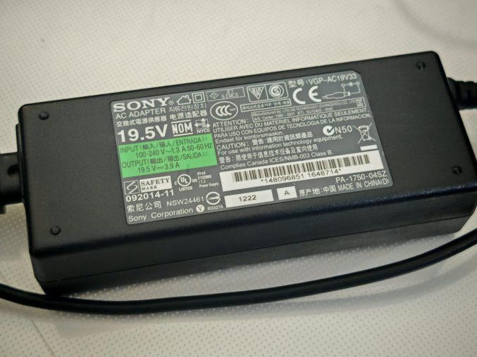 Eredeti Sony 19,5V 3,9A Töltő Adapter – Kompatibilis Vaio modellekkel (SVS13AD1DL, SVS131G21L, SVS131E21L)