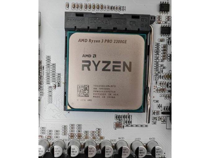 Ryzen 3 PRO 2200GE 4mag 4szál boost 3,6Ghz Vega 8 IGPU processzor