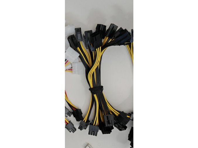 6-pin PCIe power to 8-pin PCIe power adapter kábel