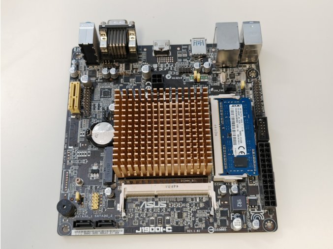 ASUS J1900I-C Quad core 2GHz félkonfig