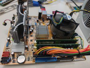 ASUS P5PL- VM LGA 775 Core2 E4400 4GB DDR2 retró félkonfig