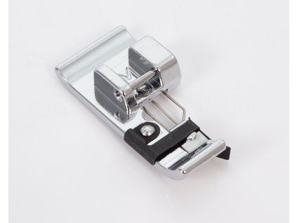 Pätka Janome na šitie overlockovým stehom (M) pre stroje s rotačným chapačom