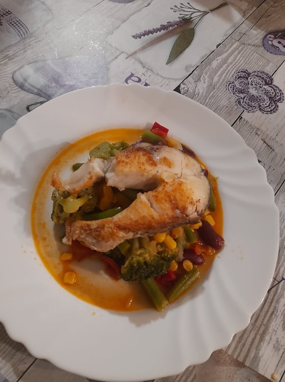Milí priatelia dostal som od Vás tip, že viacerí naši sledovatelia by uvítali recept z rýb. Nie tradičný, ale nejaký špeciálny