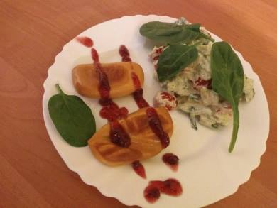 Brokolicový šalát s opekaným oštiepkom