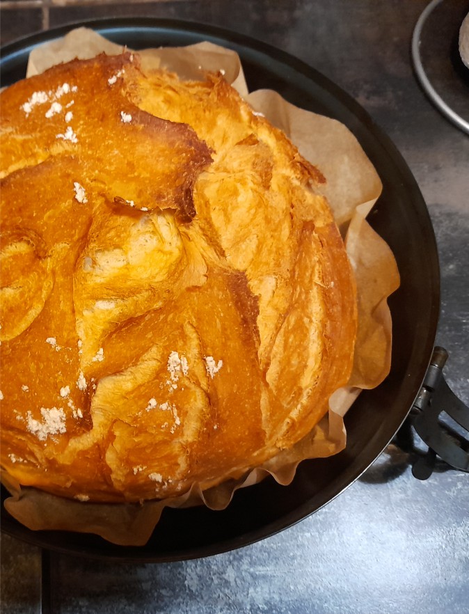 Chrumkavý domáci chlieb v UFO – disku na pečenie