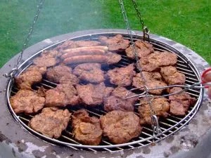 Čo by ste mali vedieť o grilovaní: Mäso nesoliť a neklepať. Bude šťavnaté