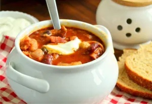 Fazuľová polievka Jókai s čipetkami