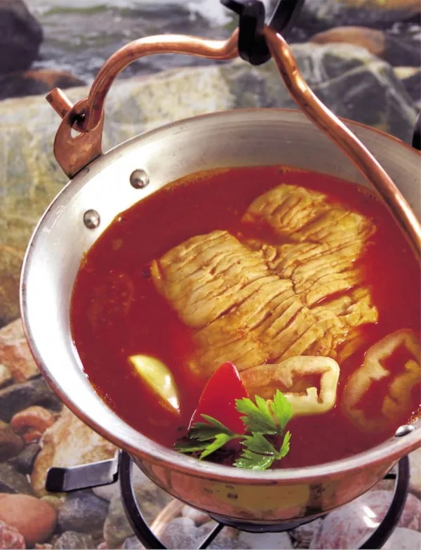 Halászlé na segedínsky spôsob (Rybacia polievka)