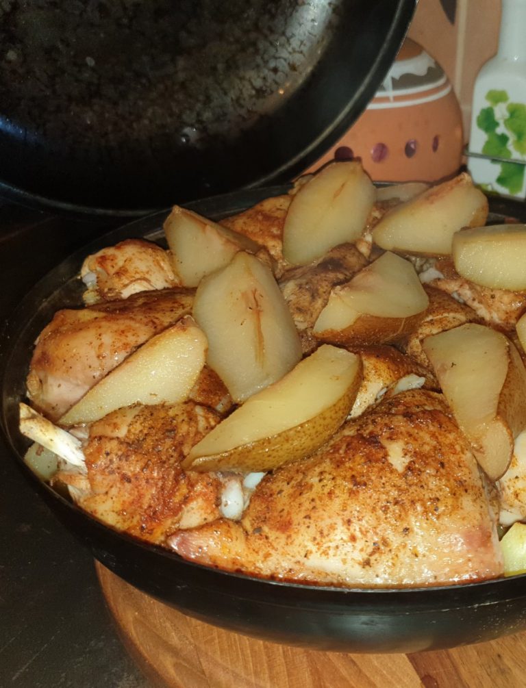 Kuracie mäso na hruškách so zemiakmi