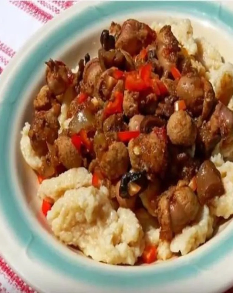 Perkelt z kohútích žliaz s hubami