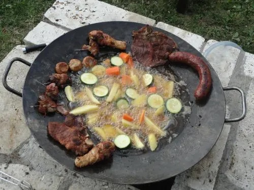 Stredoeurópsky WOK - prečo je dobré grilovať na pláte?